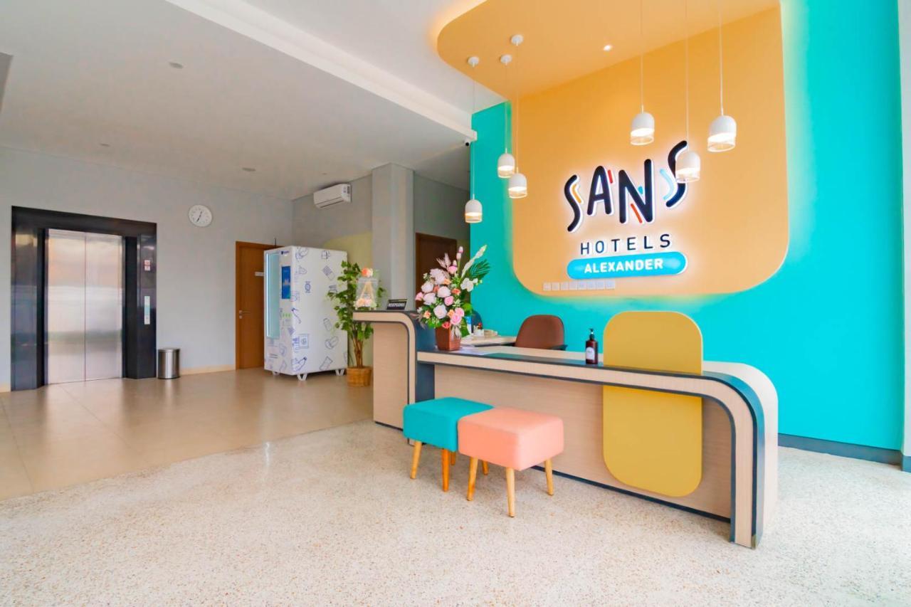 Sans Hotel Alexander Bandung Buitenkant foto