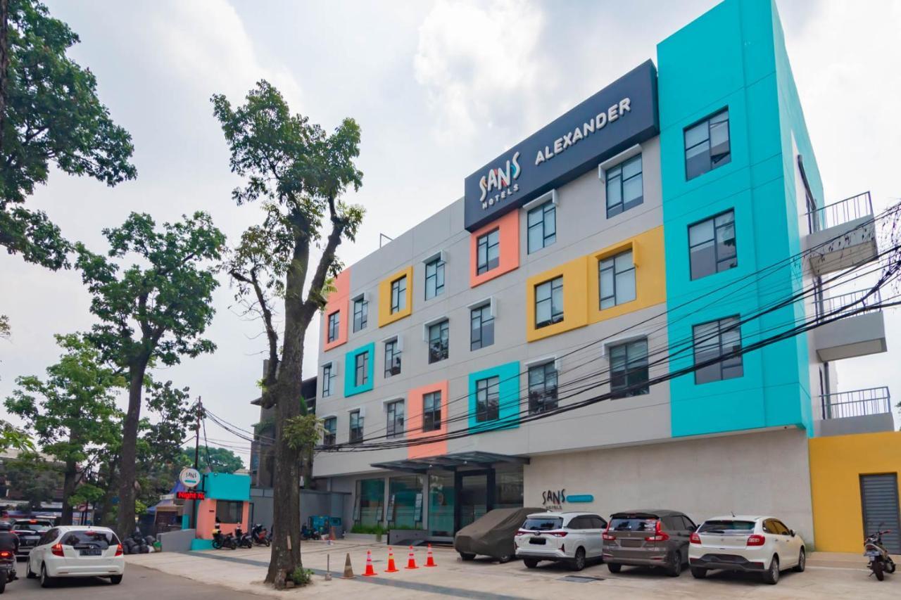 Sans Hotel Alexander Bandung Buitenkant foto
