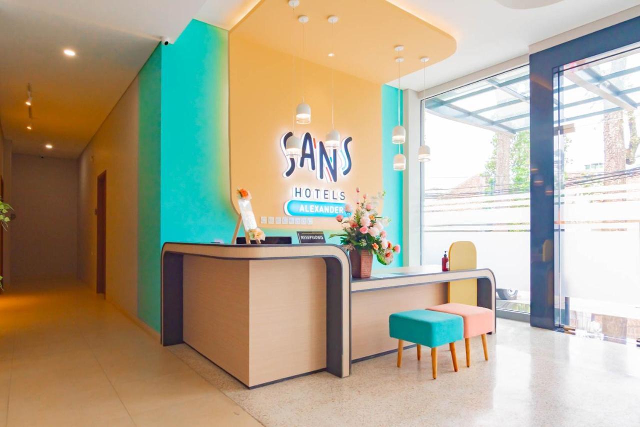 Sans Hotel Alexander Bandung Buitenkant foto