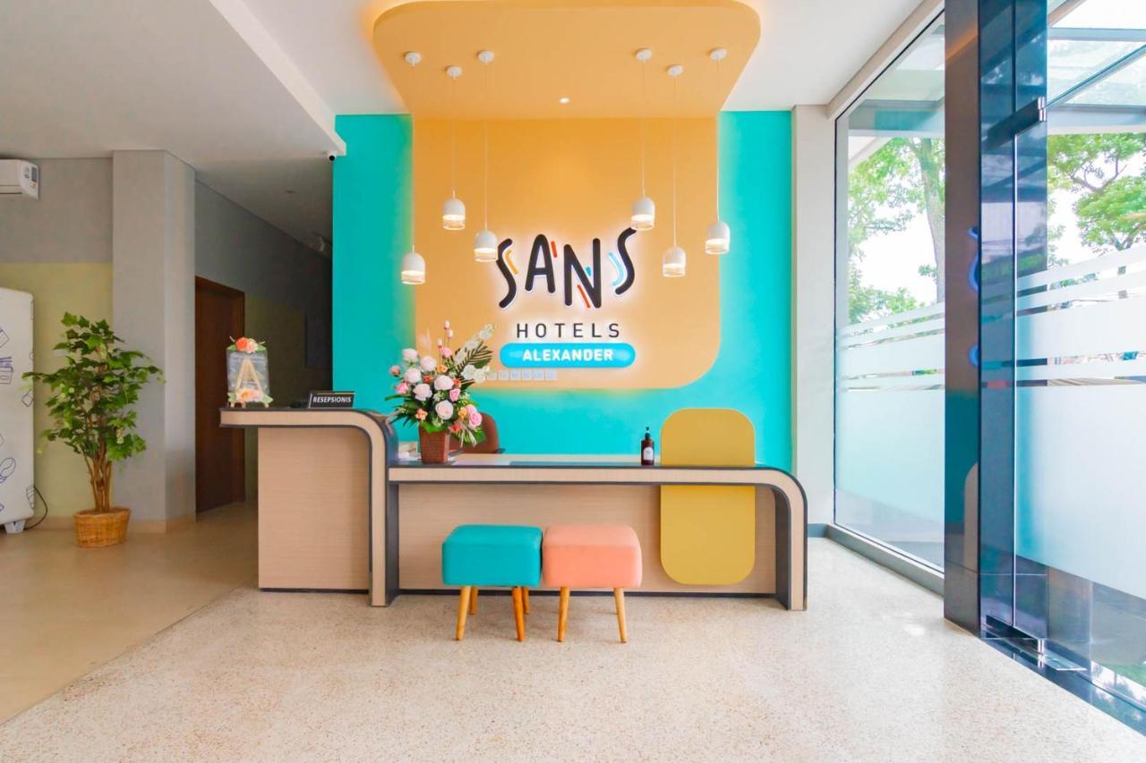 Sans Hotel Alexander Bandung Buitenkant foto